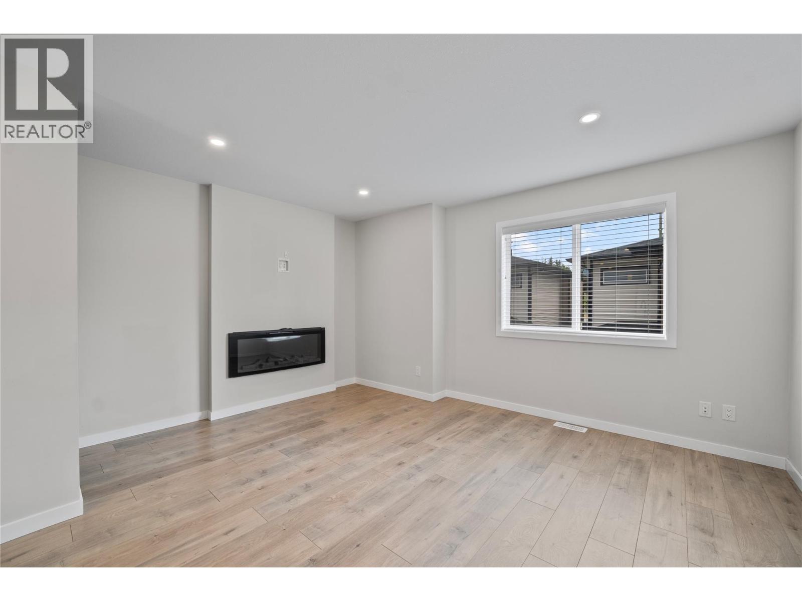 #6 2081 11 Avenue NE - 15