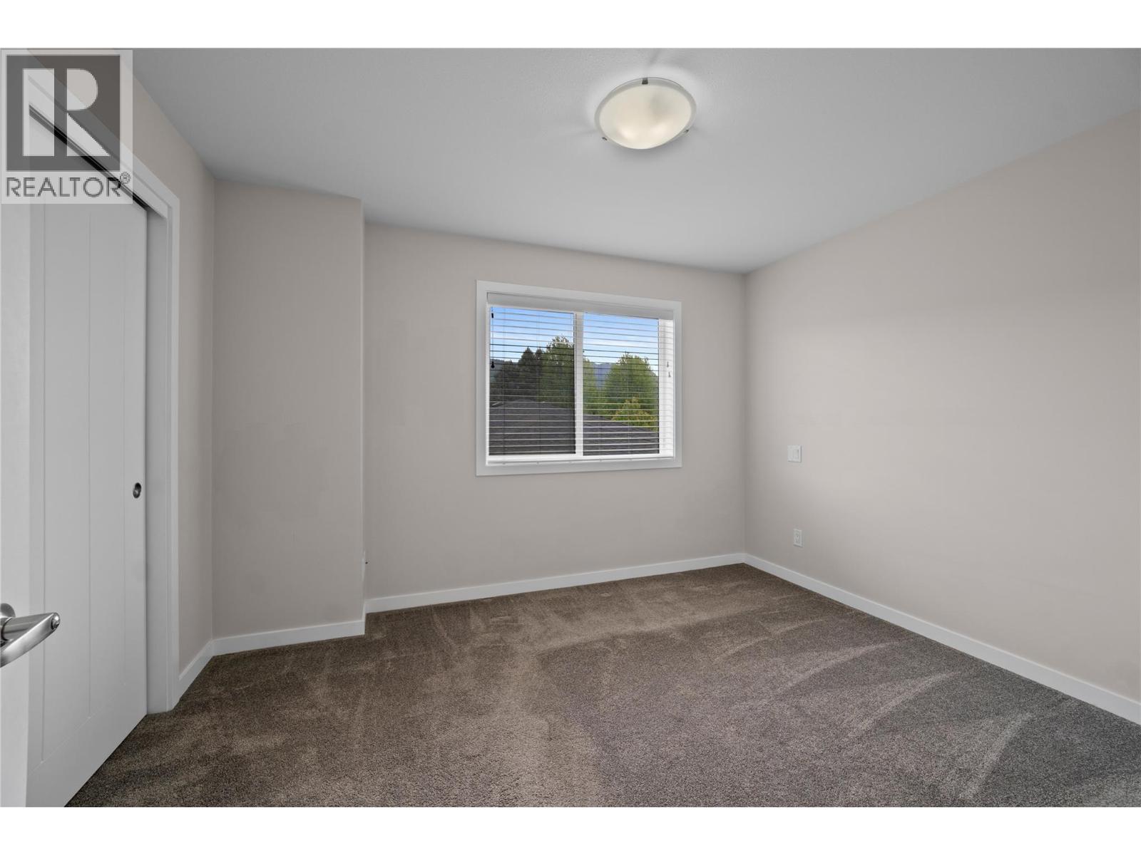 #6 2081 11 Avenue NE - 17