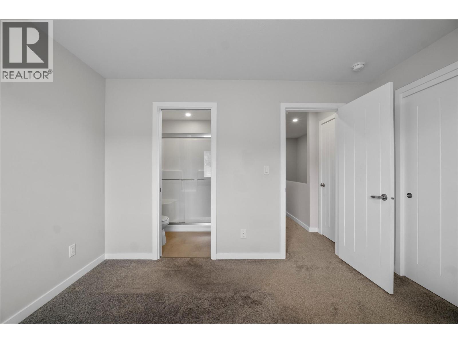 #6 2081 11 Avenue NE - 18