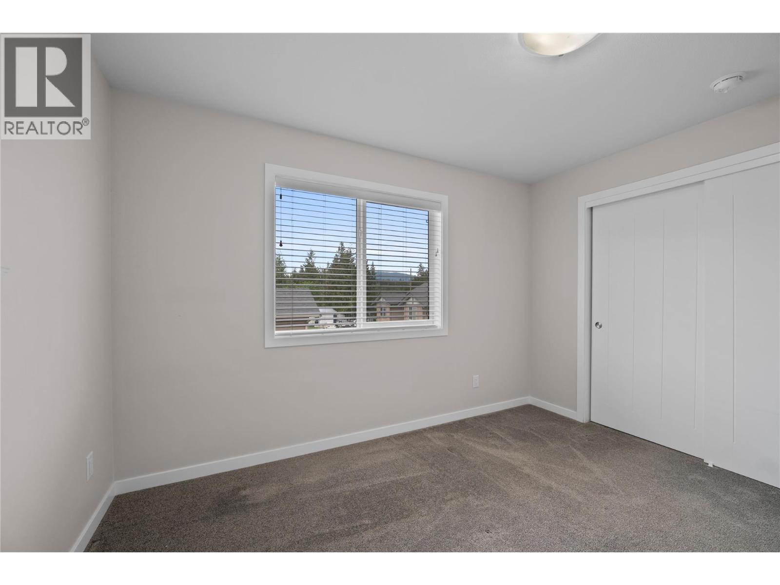 #6 2081 11 Avenue NE - 21