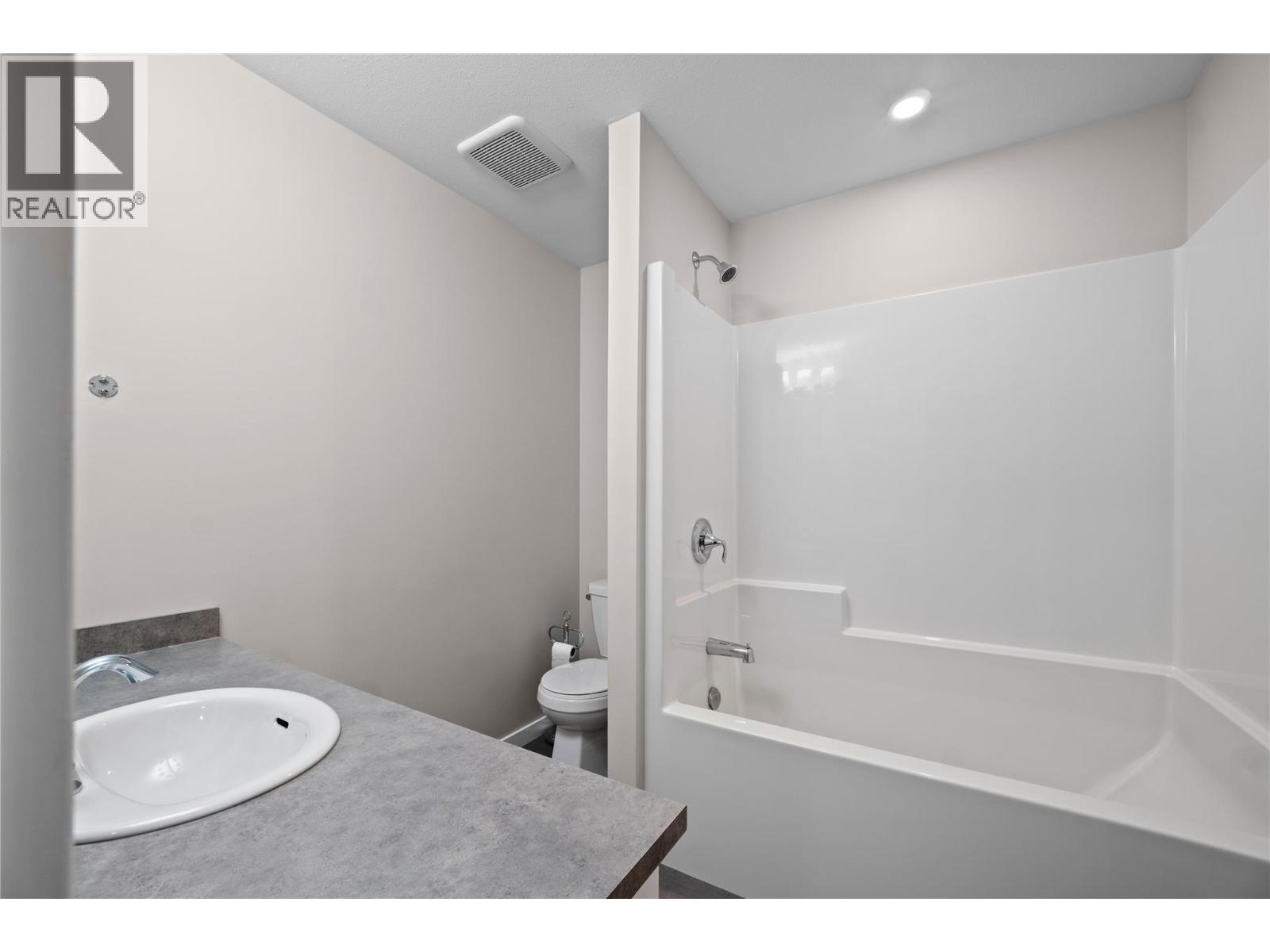 #6 2081 11 Avenue NE - 22