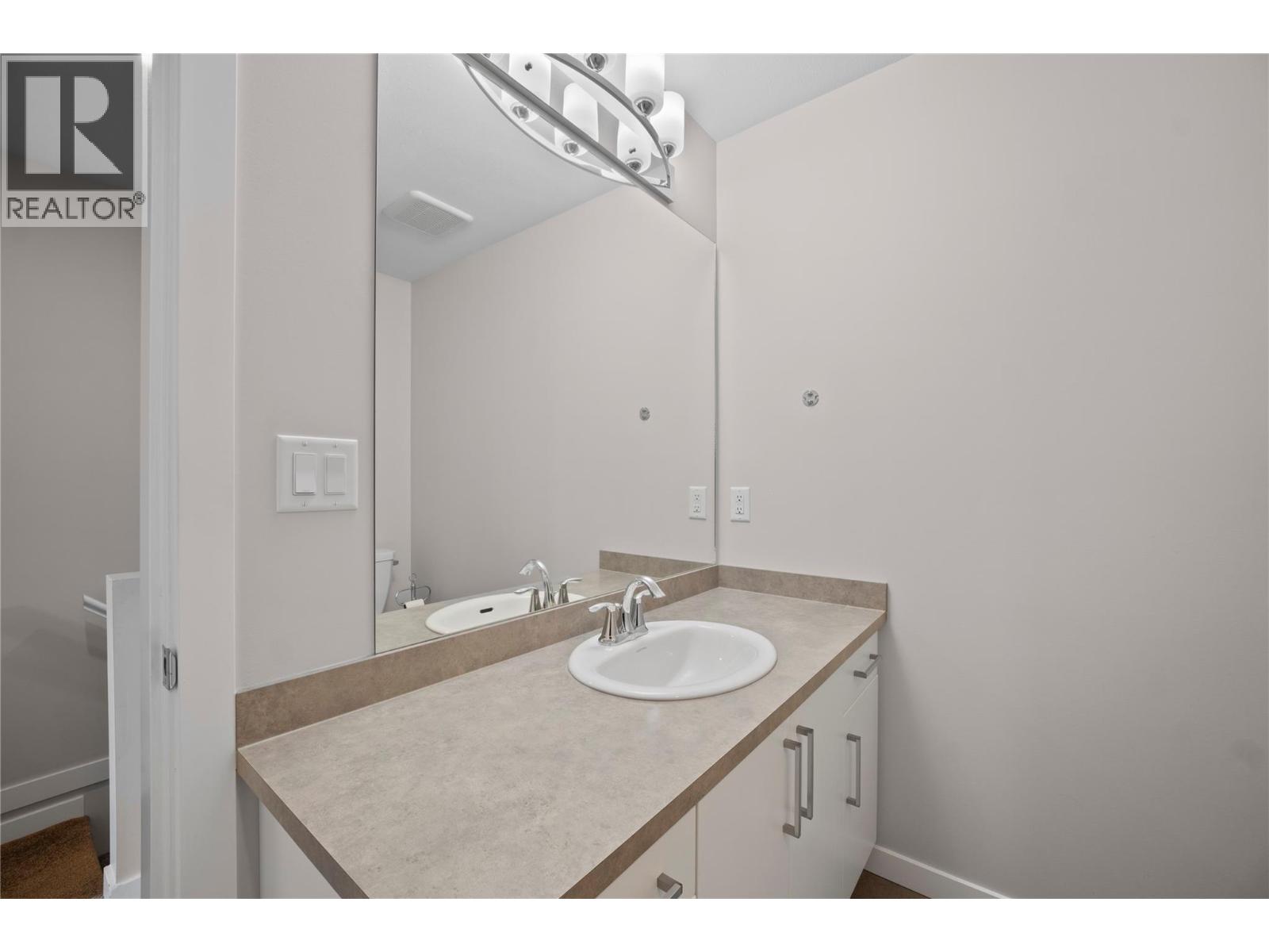 #6 2081 11 Avenue NE - 23