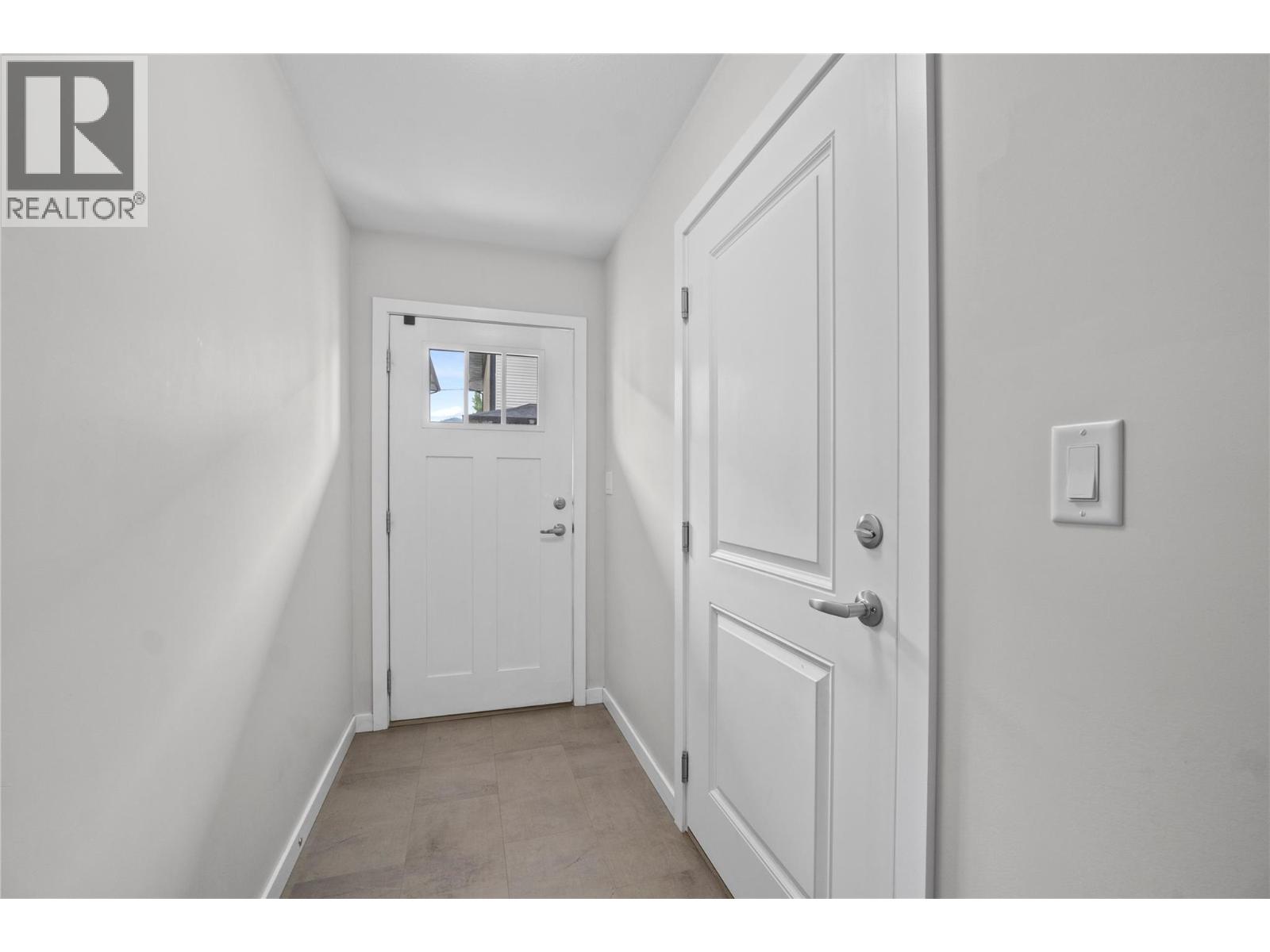 #6 2081 11 Avenue NE - 24