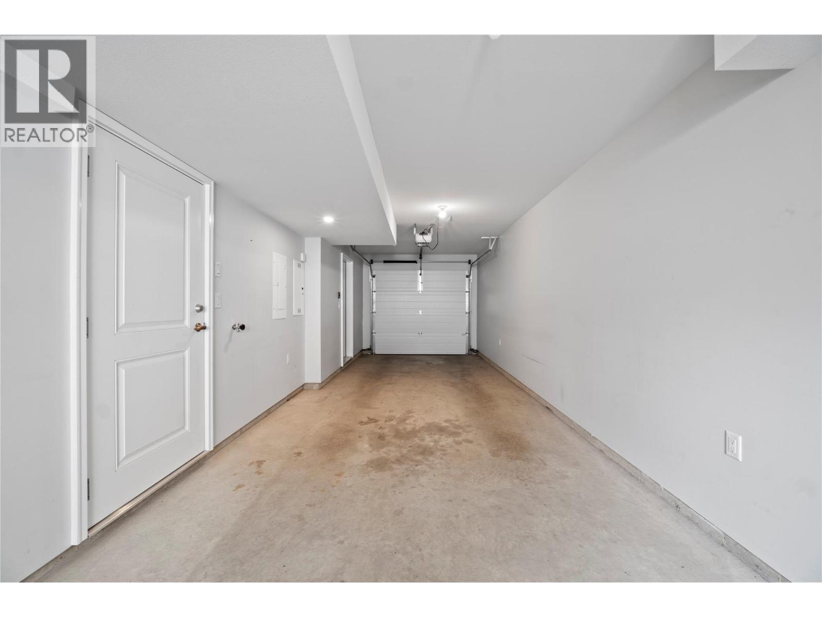 #6 2081 11 Avenue NE - 26