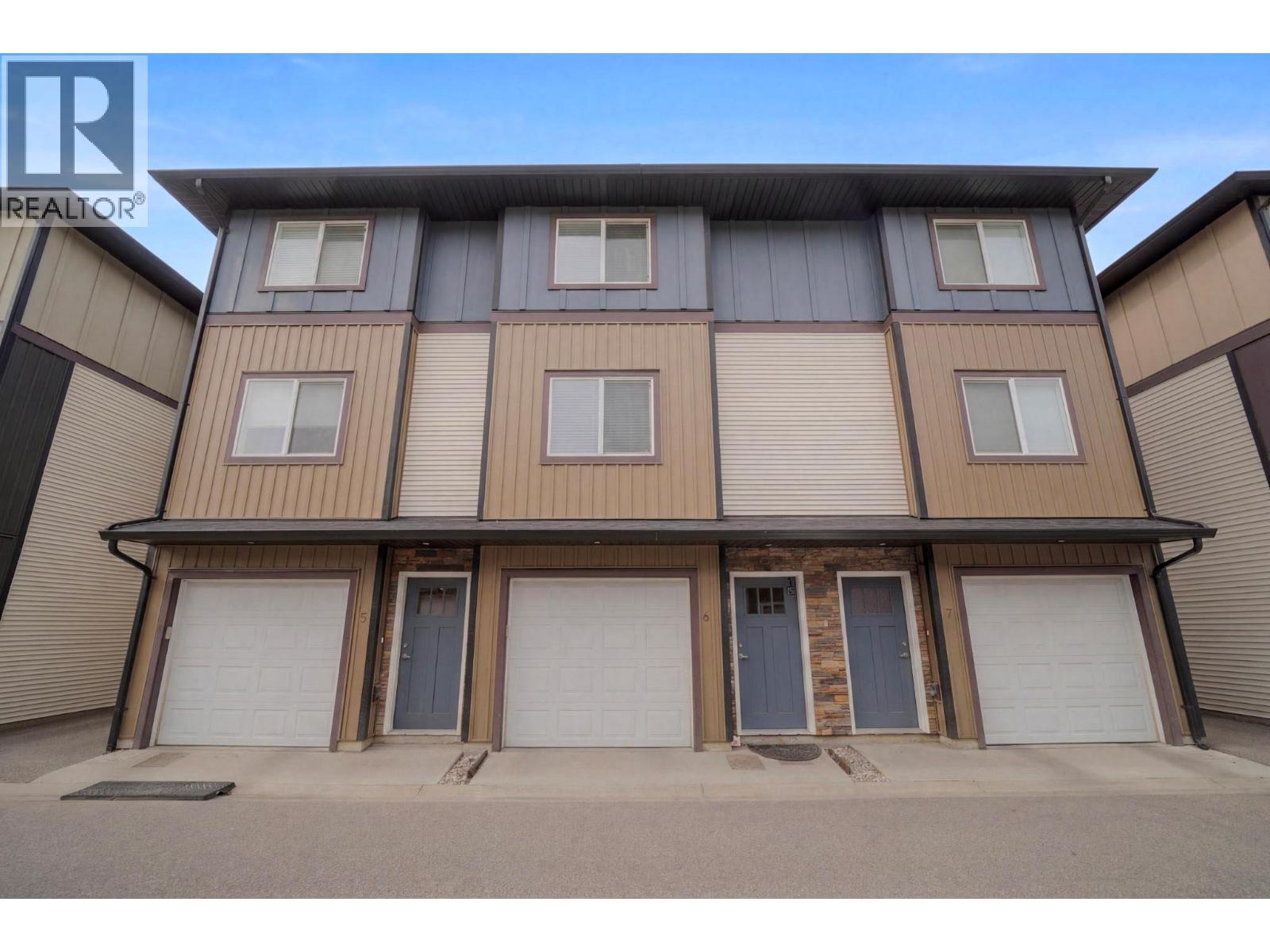 #6 2081 11 Avenue NE - 28