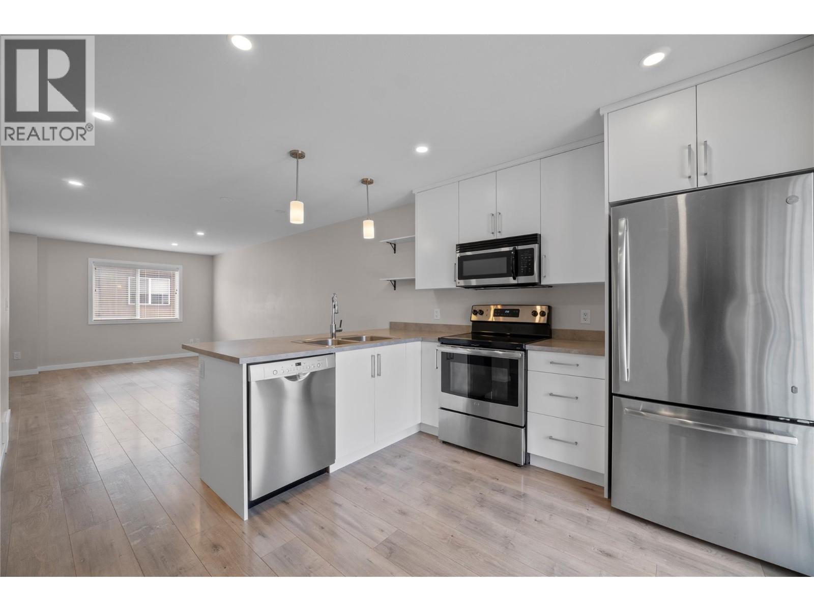 #6 2081 11 Avenue NE - 3