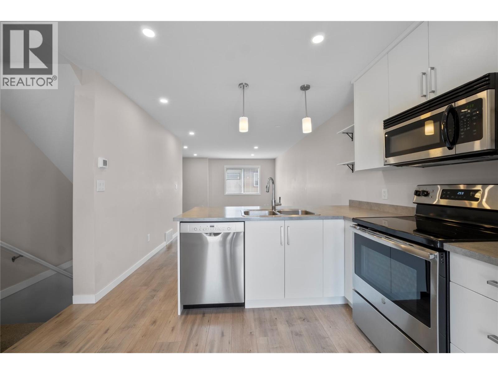 #6 2081 11 Avenue NE - 4