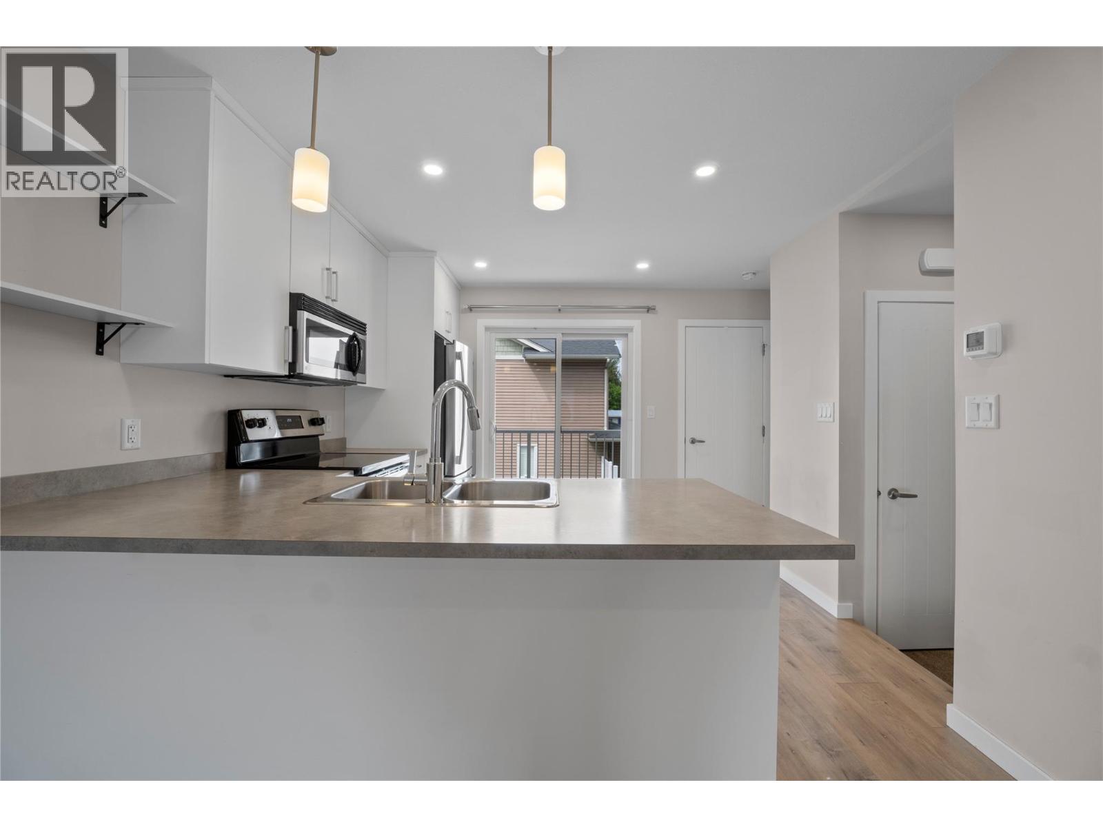 #6 2081 11 Avenue NE - 5