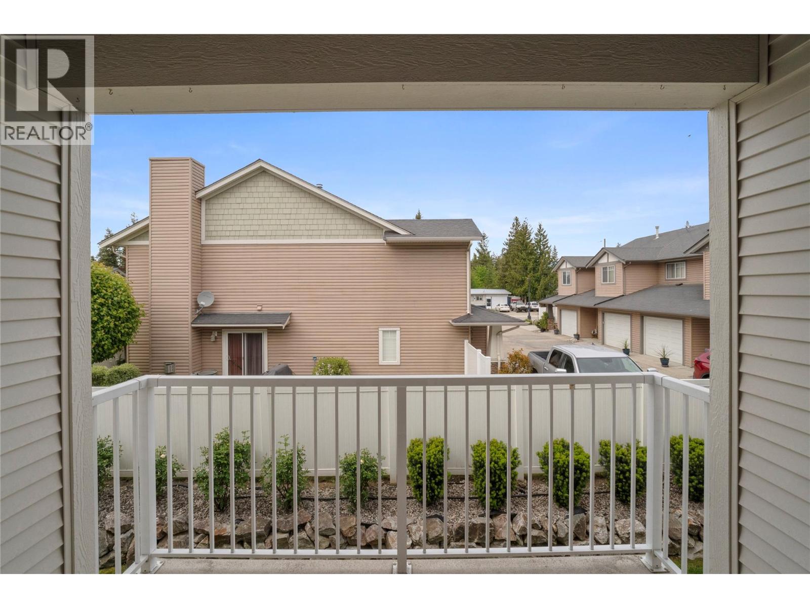 #6 2081 11 Avenue NE - 8