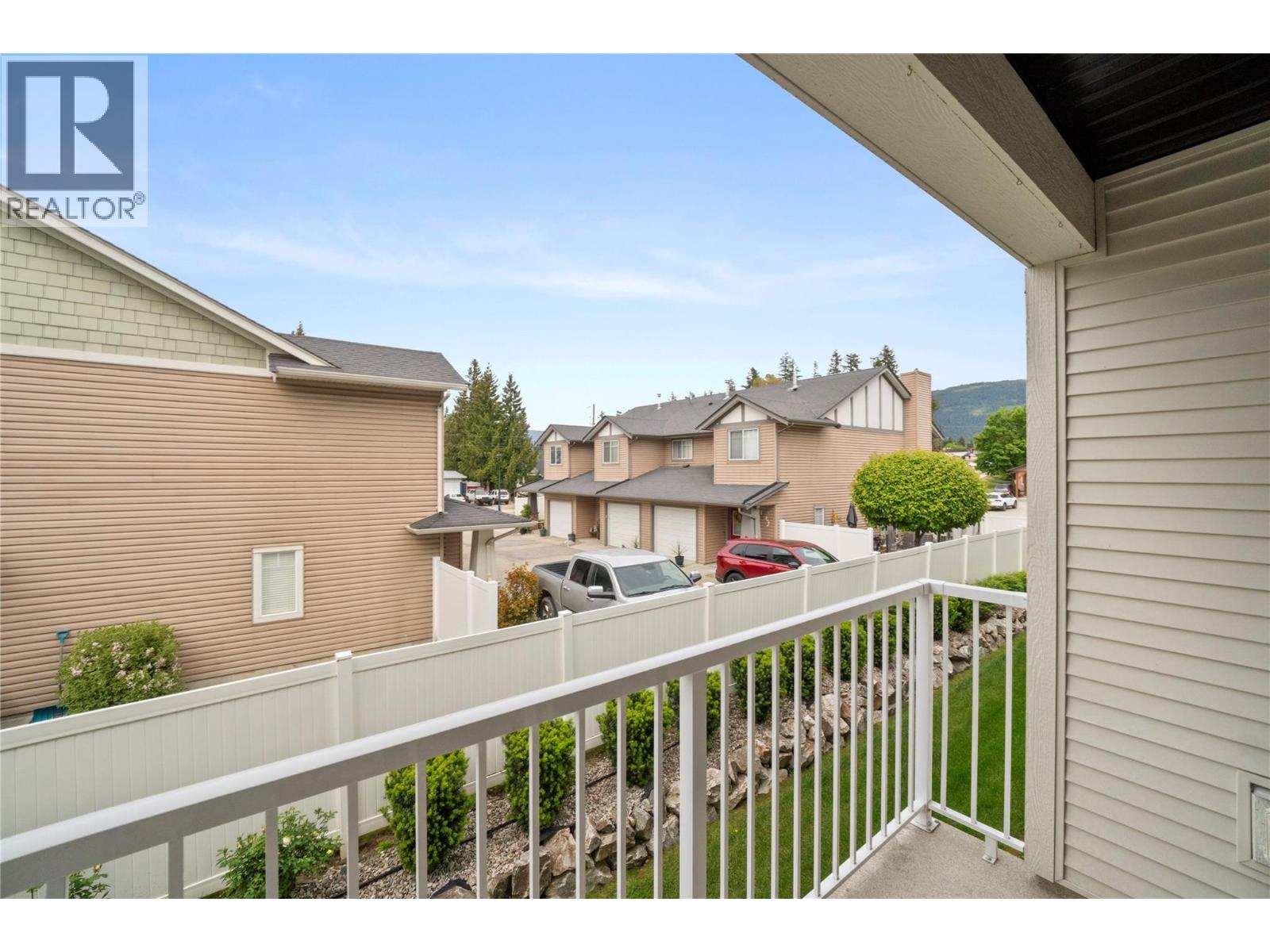 #6 2081 11 Avenue NE - 9