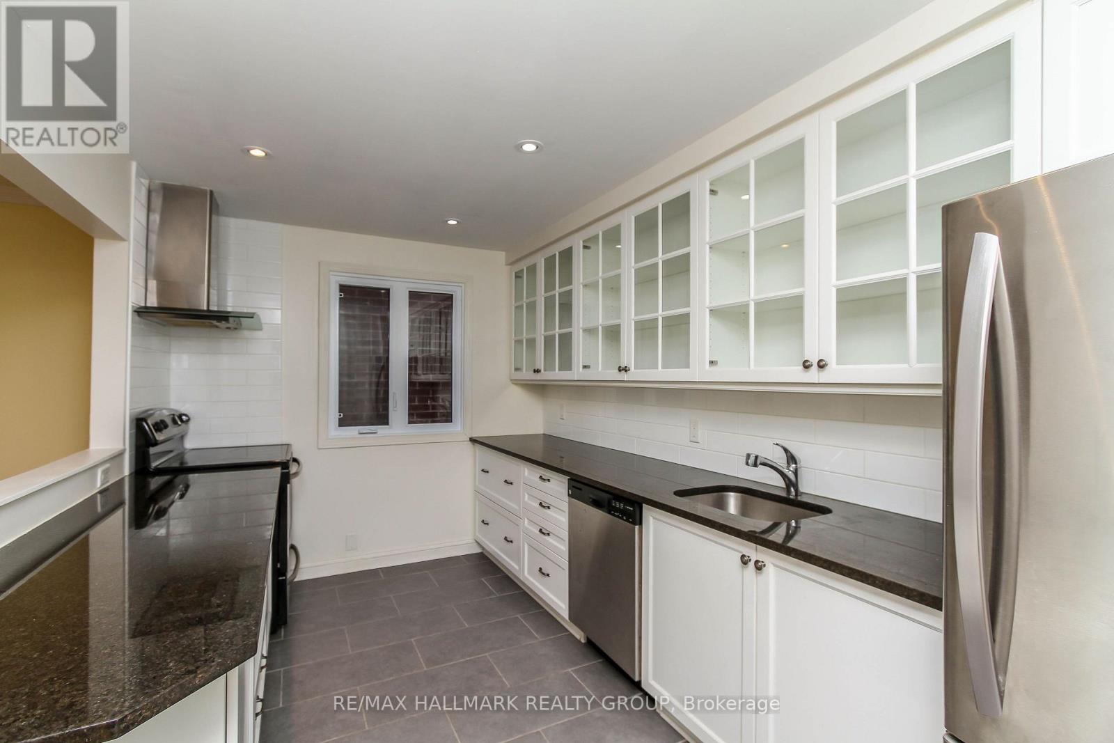 201 – 222 BRUYERE STREET, Ottawa. Luxury613. By Peter Sagos - Image 11