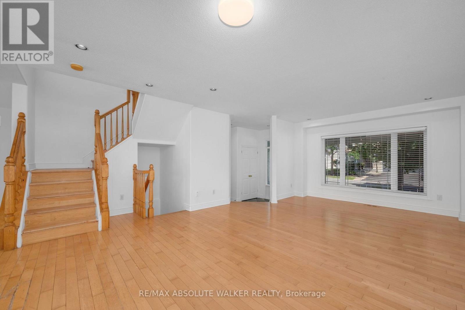 2269 SANDMAN CRESCENT - 10
