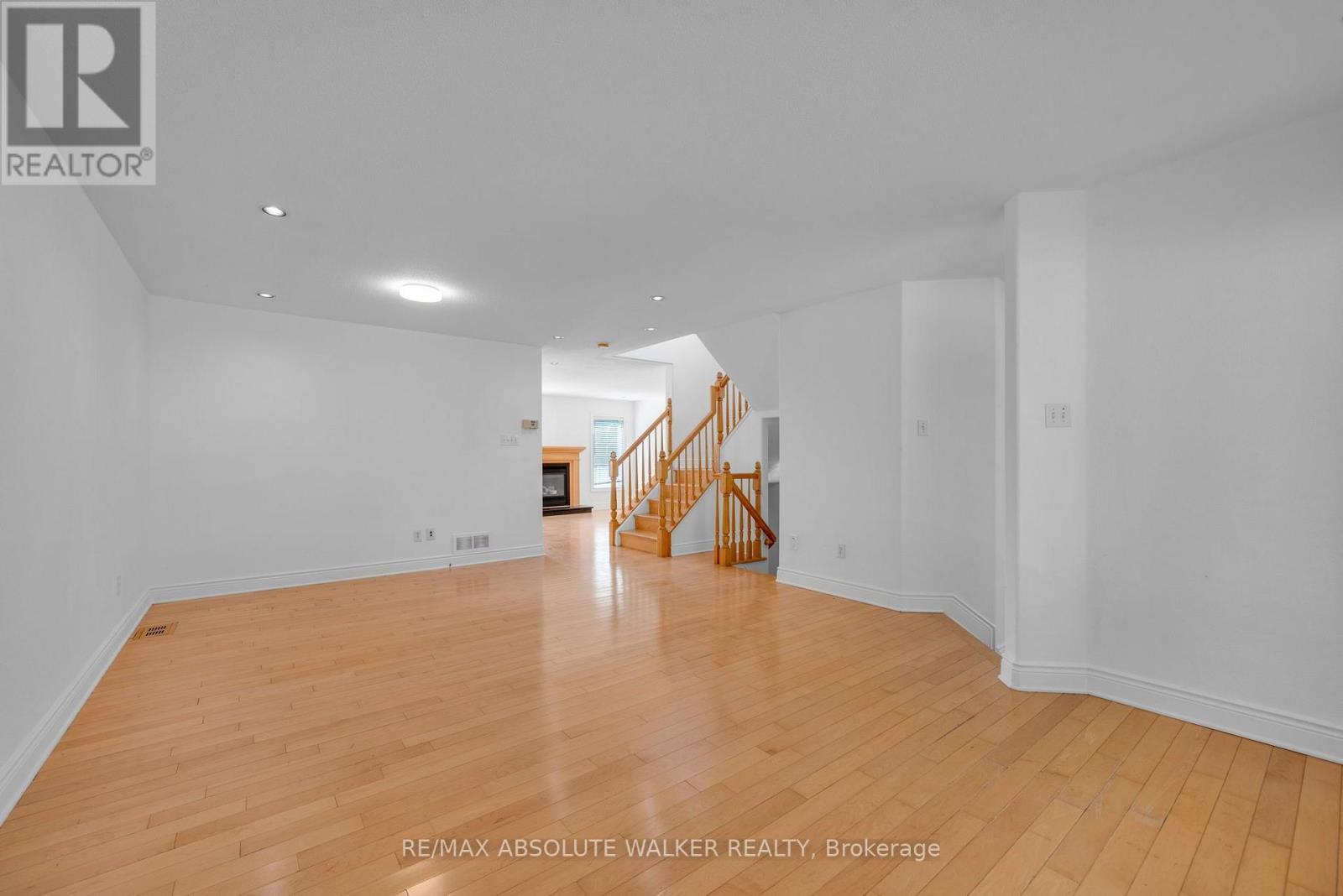 2269 SANDMAN CRESCENT - 11