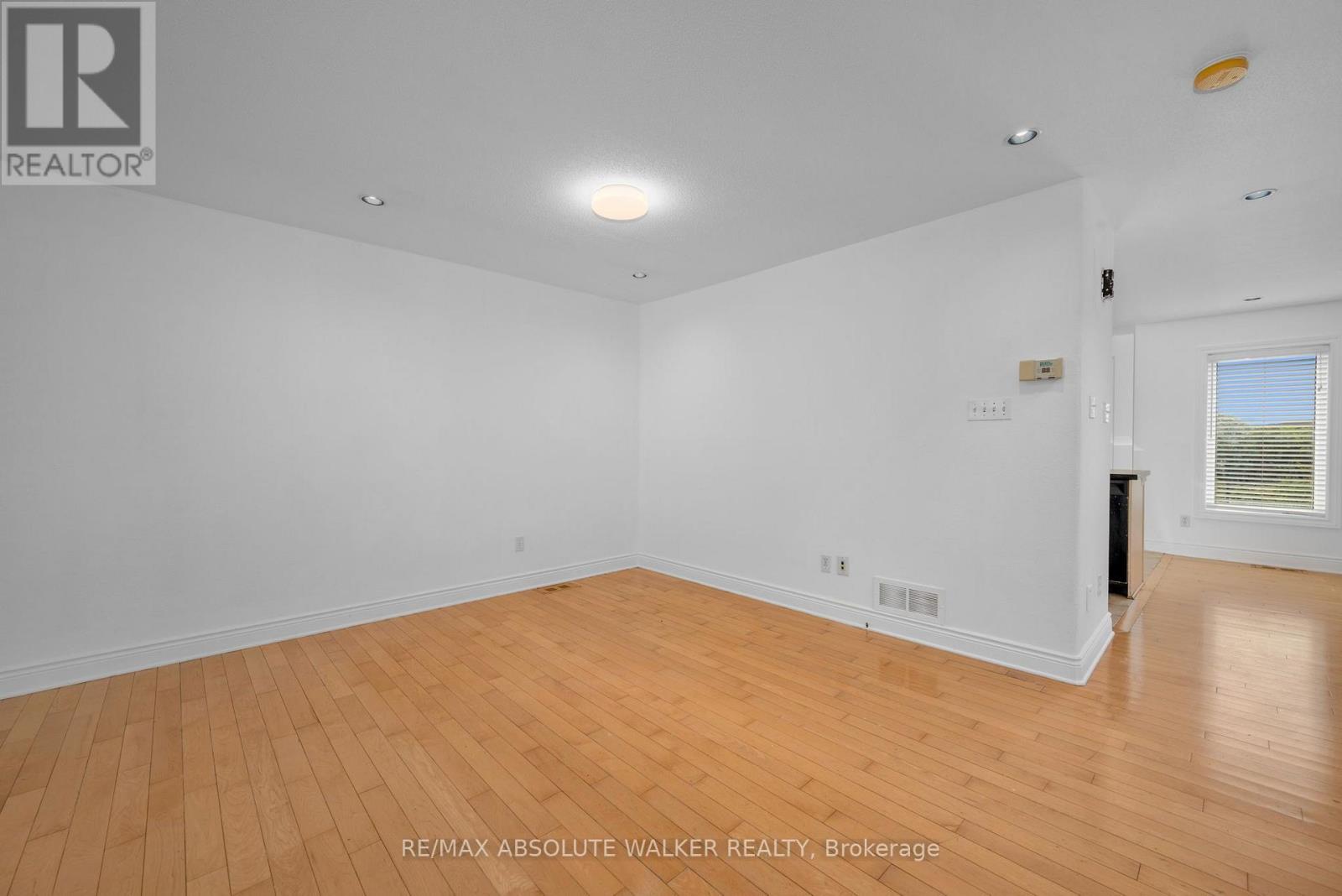 2269 SANDMAN CRESCENT - 12