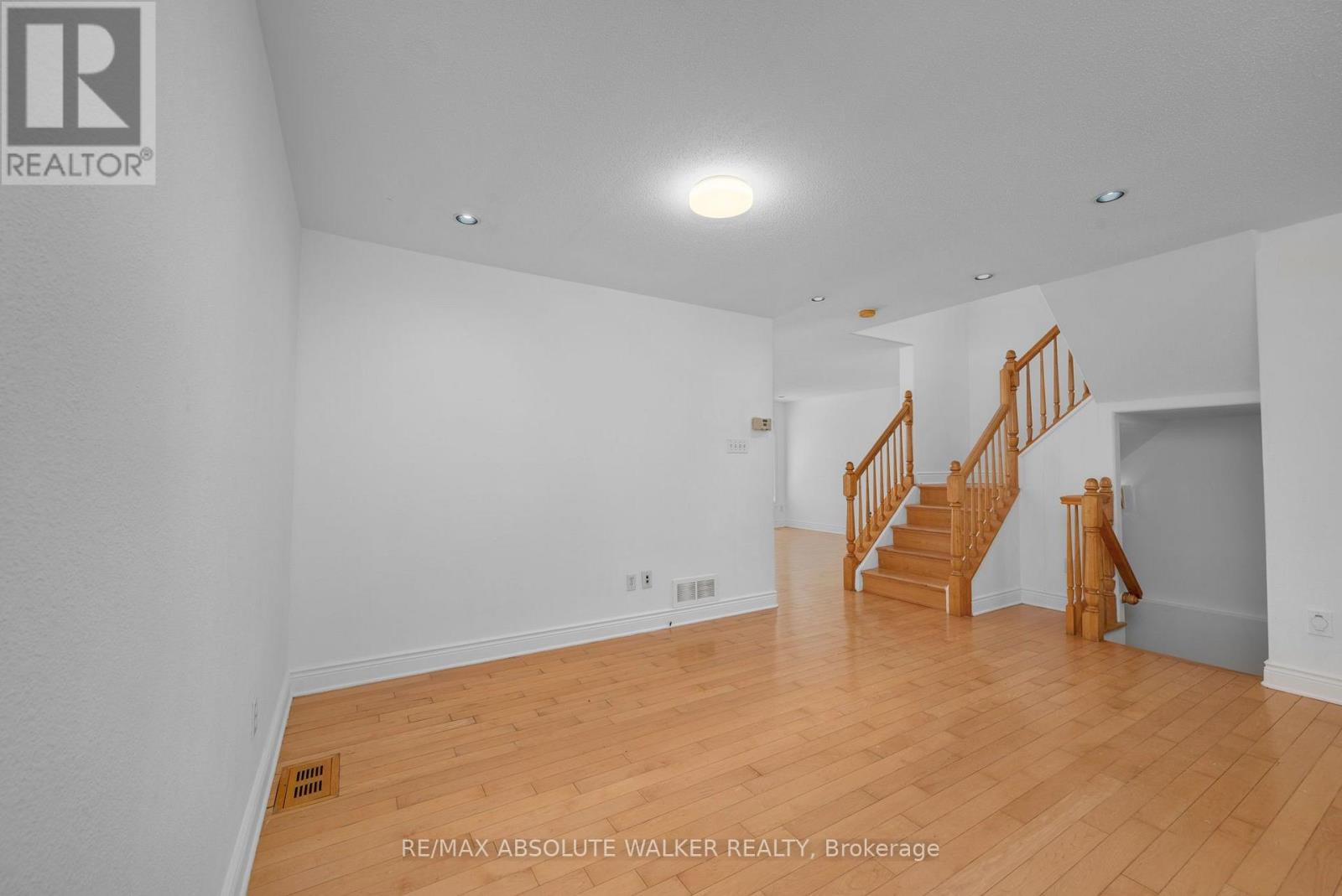 2269 SANDMAN CRESCENT - 13