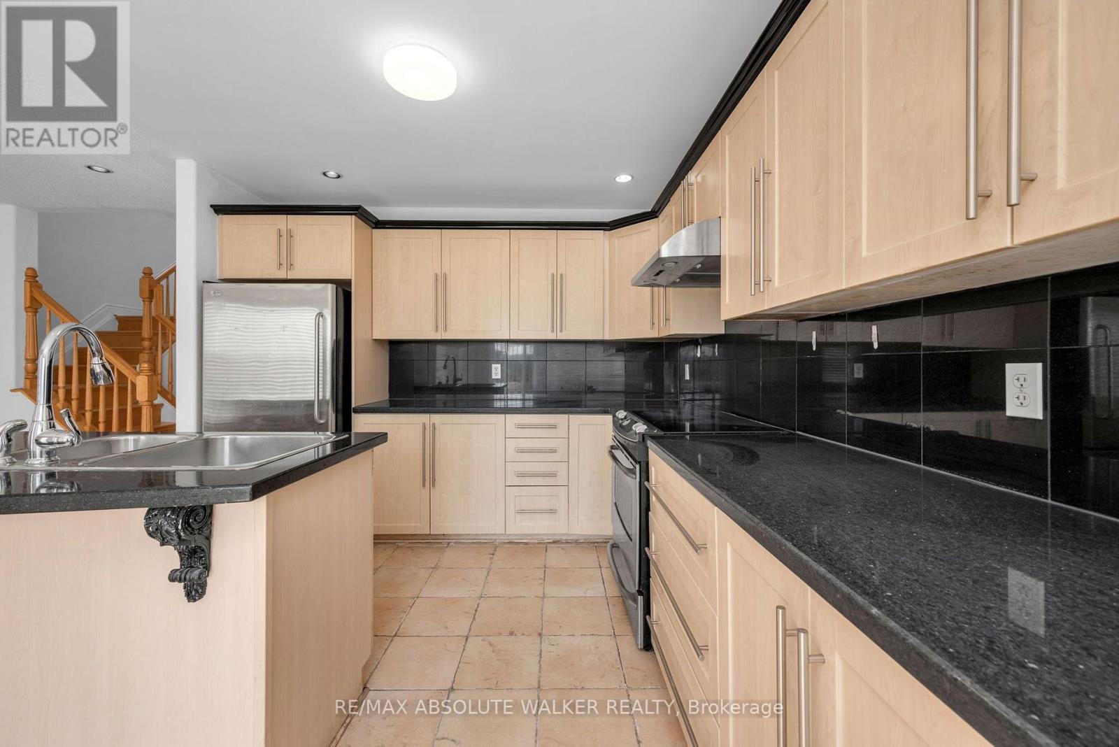 2269 SANDMAN CRESCENT - 18