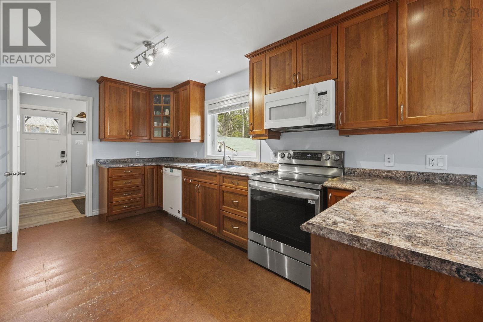163 Lakeland Street - 16