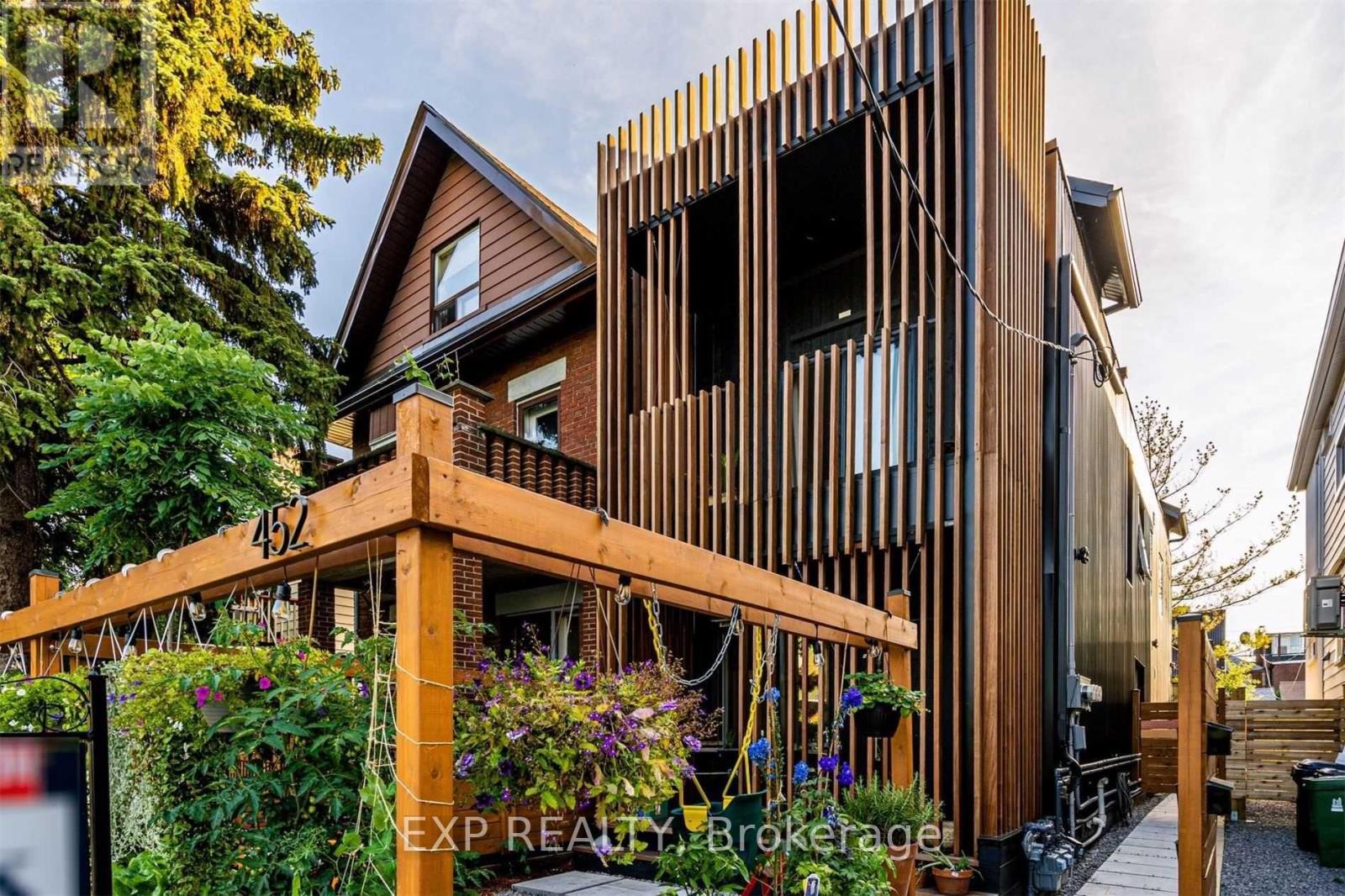 Listing photo of 452 MONTROSE AVENUE