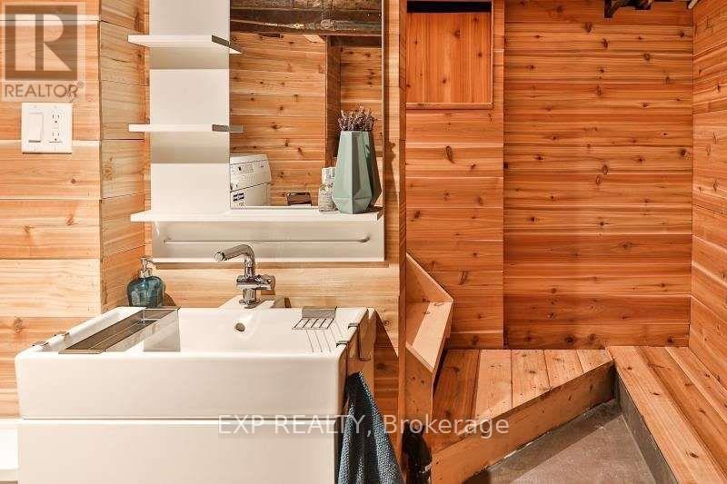452 MONTROSE AVENUE - Image 15