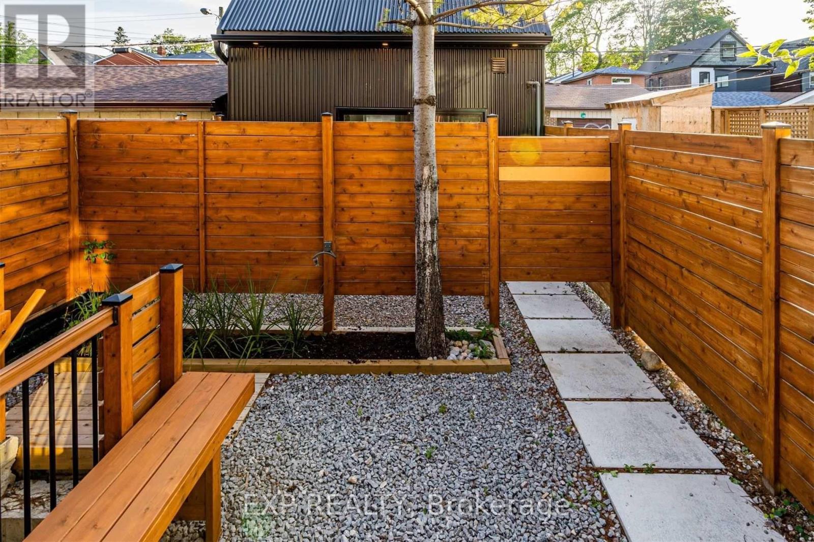 452 MONTROSE AVENUE - Image 17