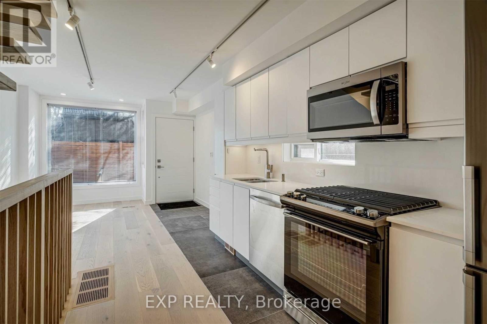 452 MONTROSE AVENUE - Image 19