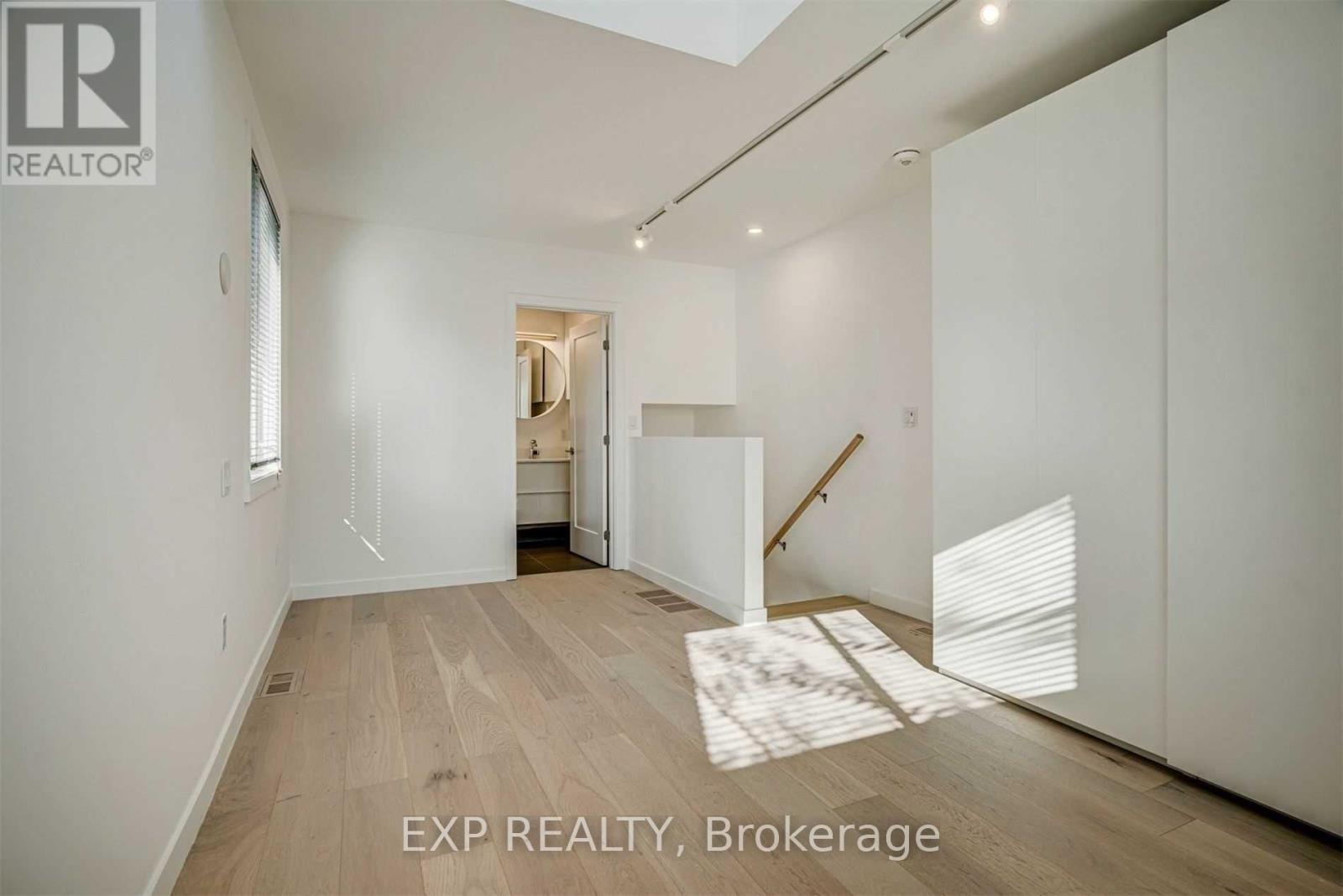 452 MONTROSE AVENUE - Image 22