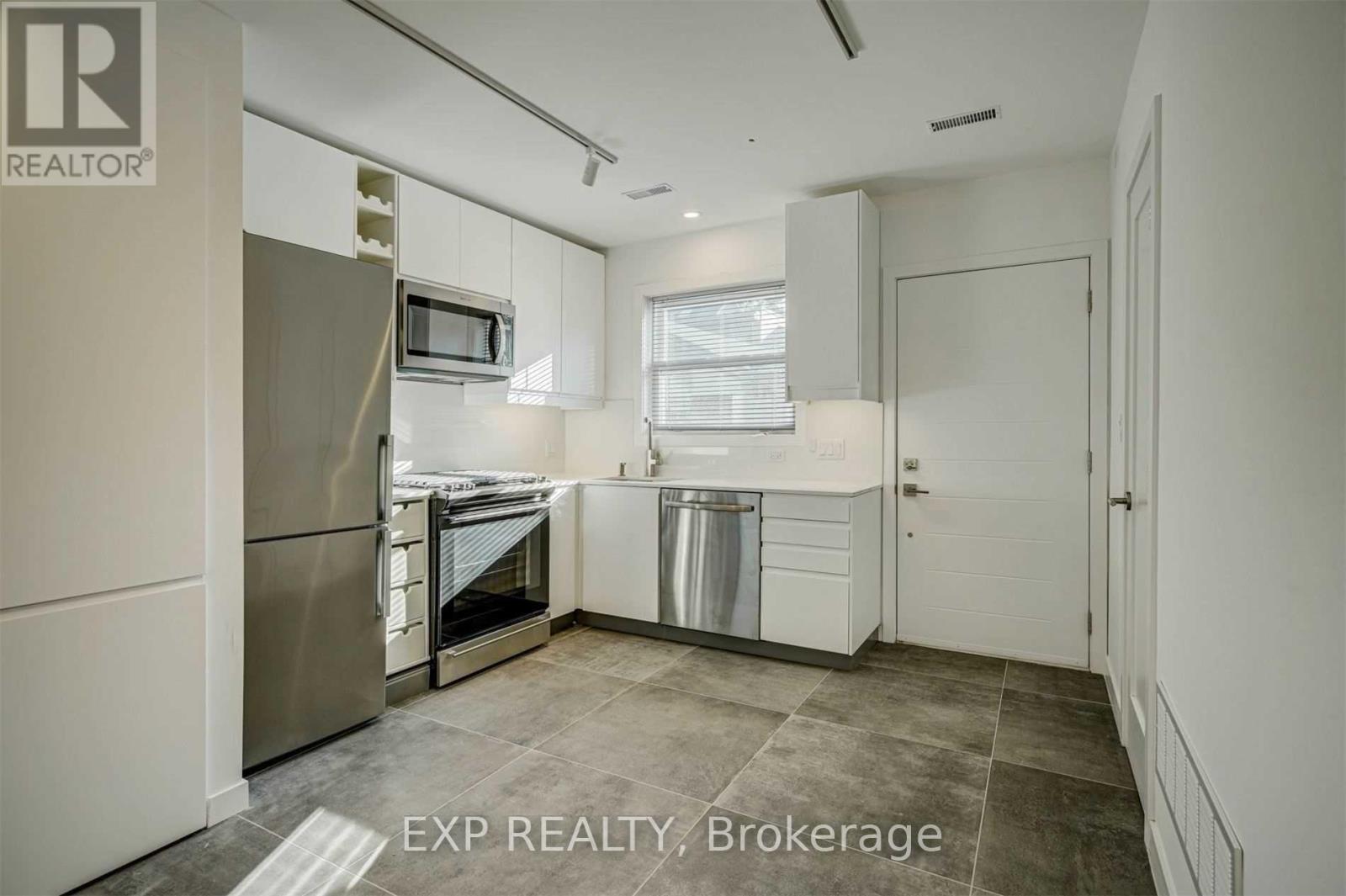 452 MONTROSE AVENUE - Image 29