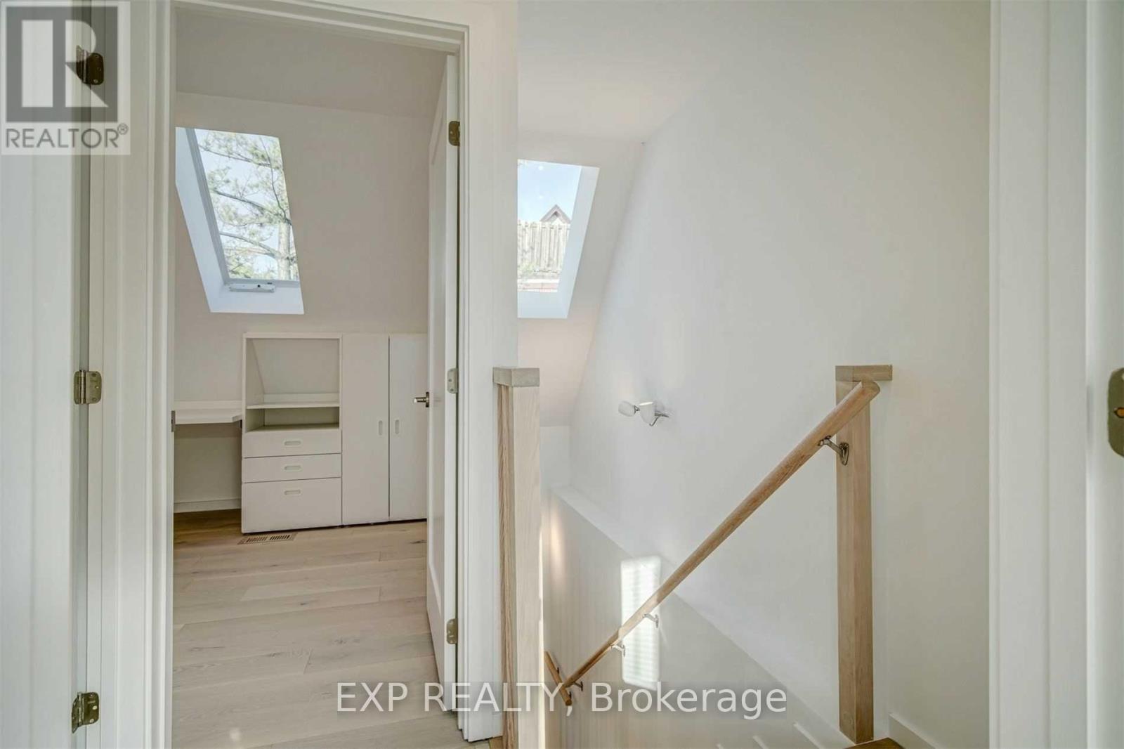 452 MONTROSE AVENUE - Image 35