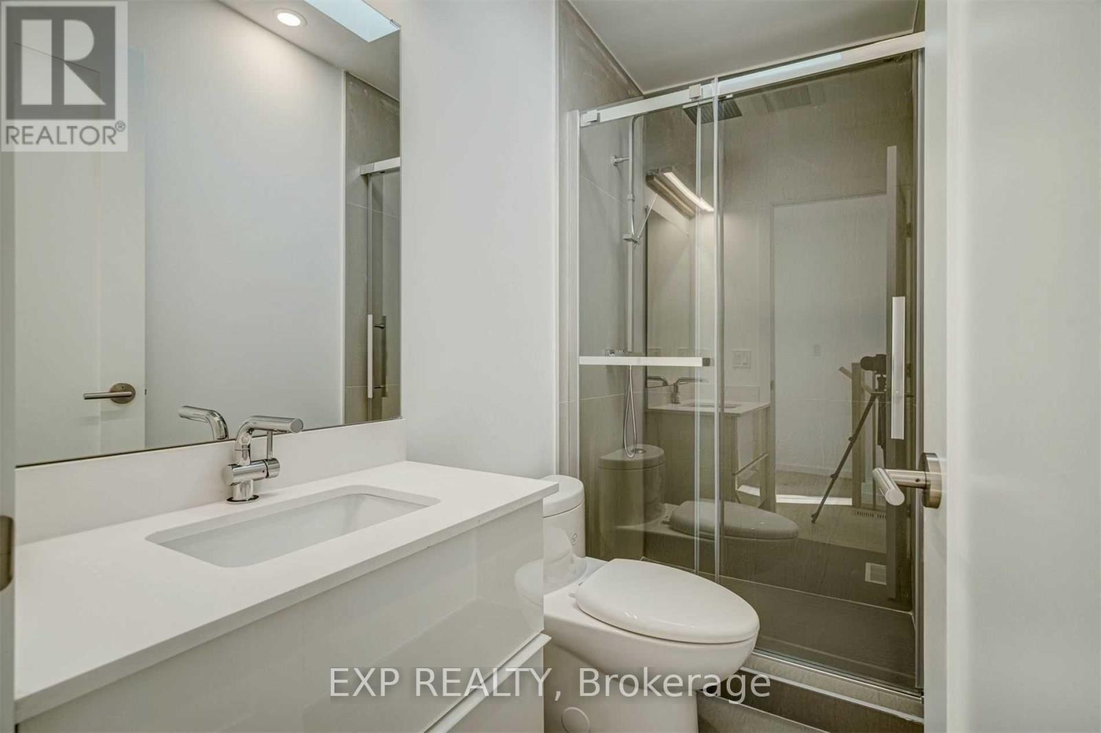 452 MONTROSE AVENUE - Image 36