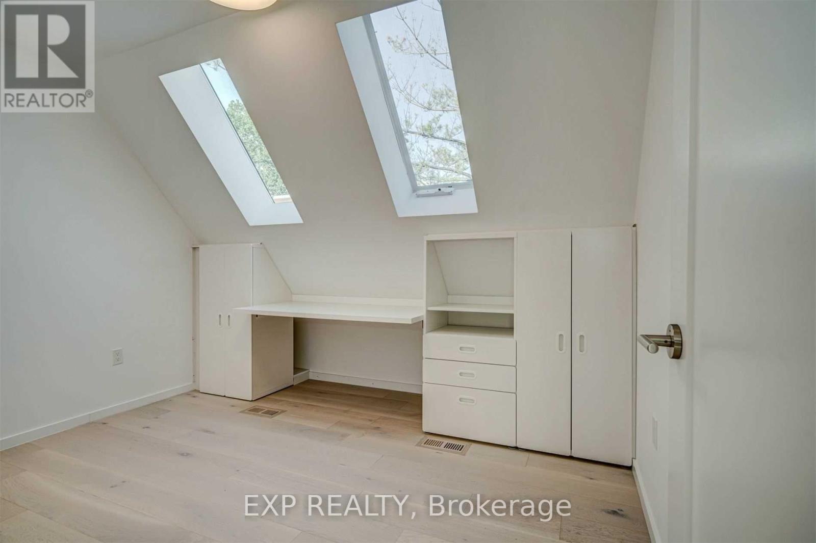 452 MONTROSE AVENUE - Image 37