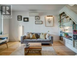Living room - 452 Montrose Avenue, Toronto, ON M6G3H1 Photo 7