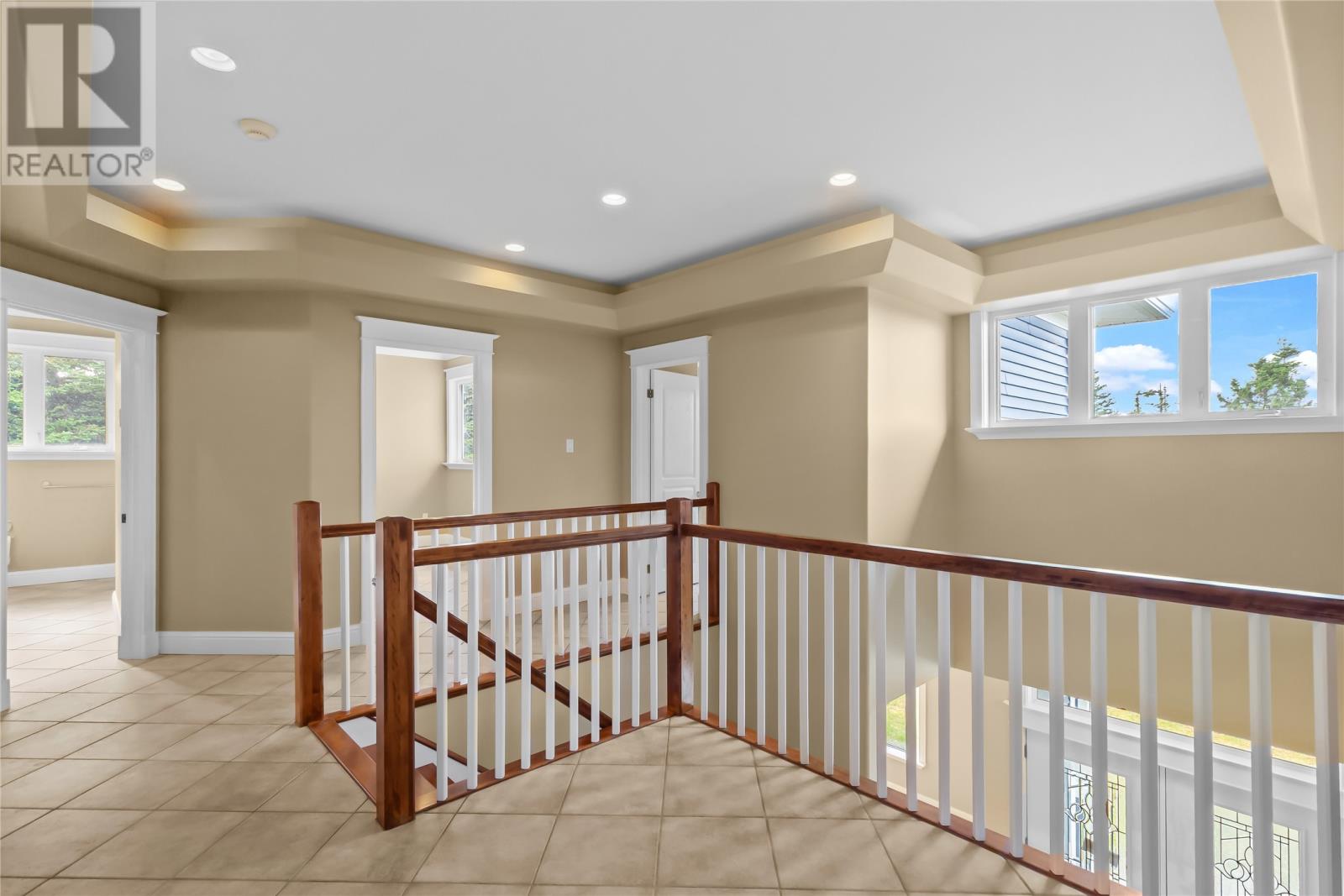 8 Cayman Drive - 34