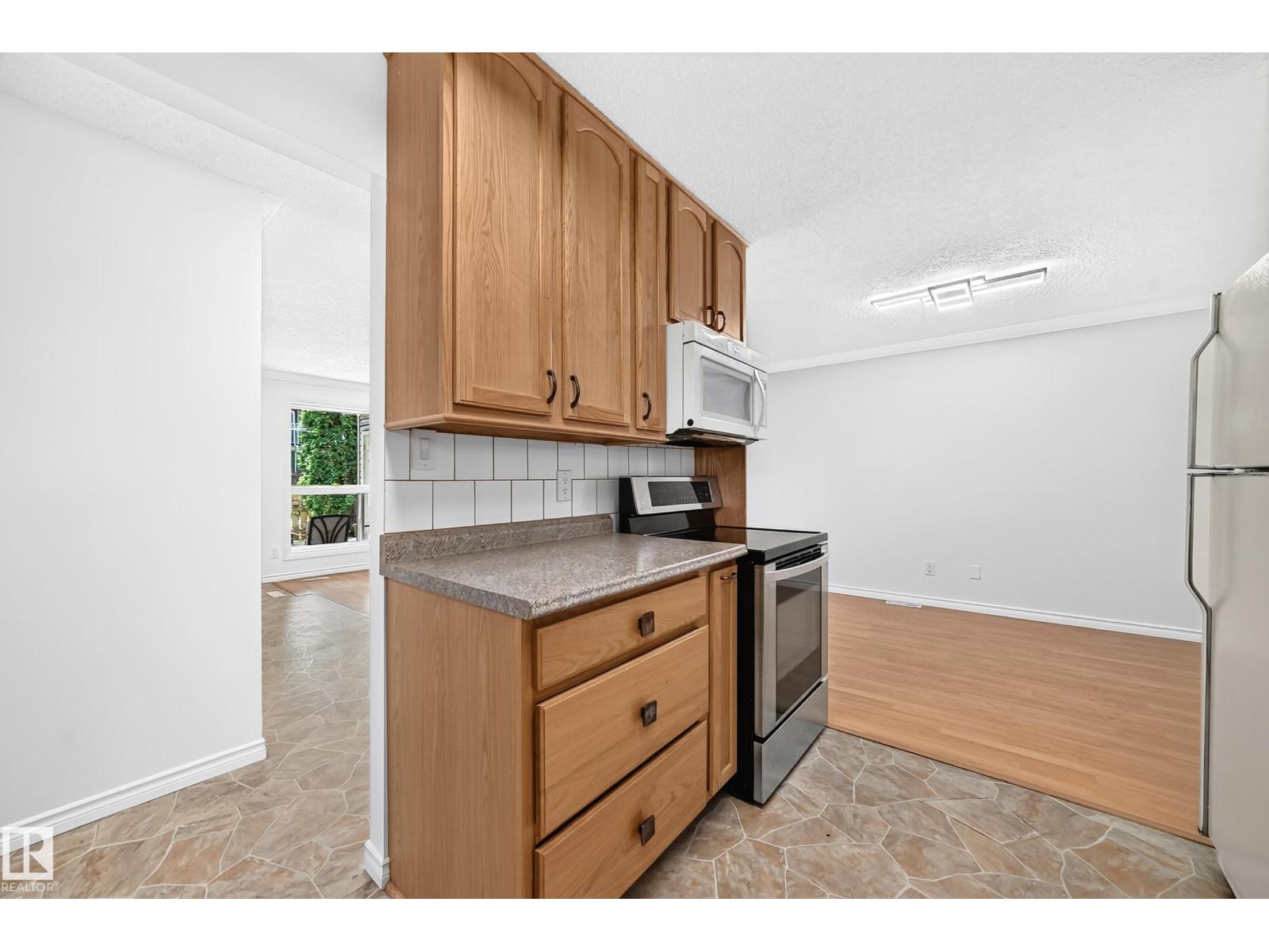 #40 3111 142 AV NW - 10