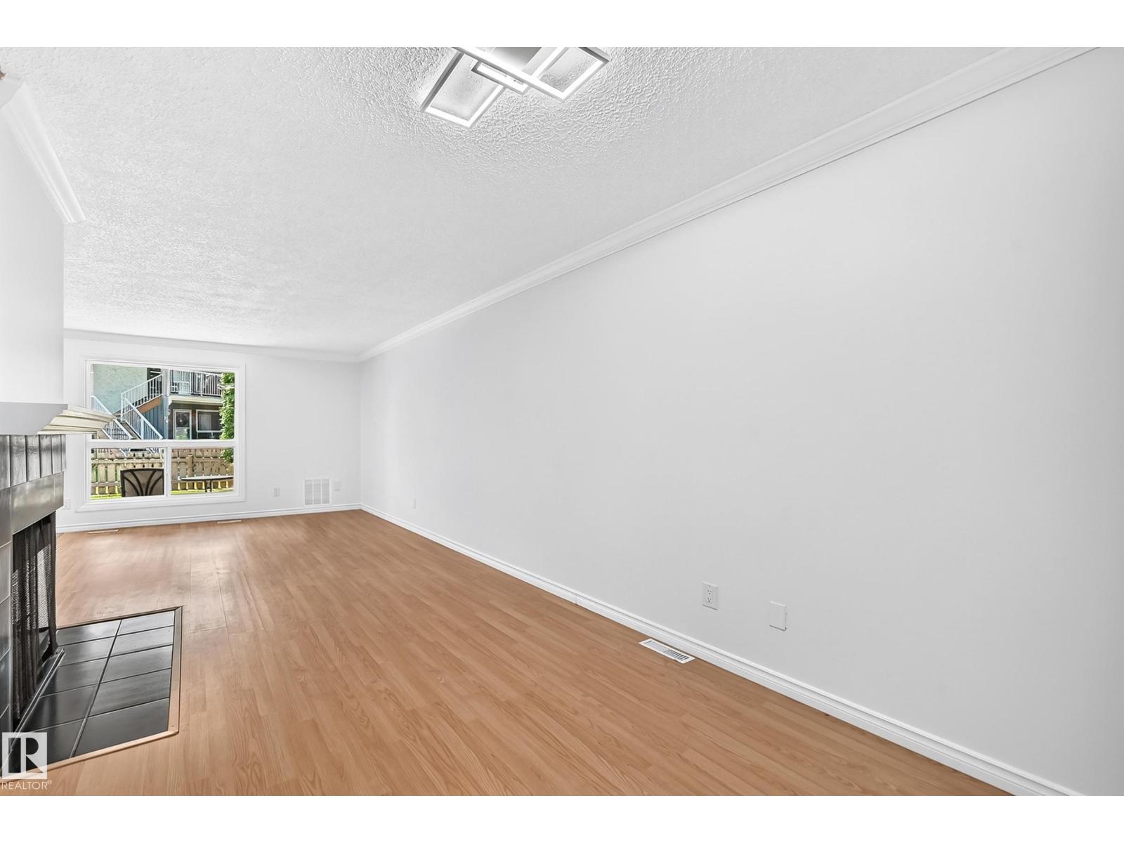 #40 3111 142 AV NW - 16