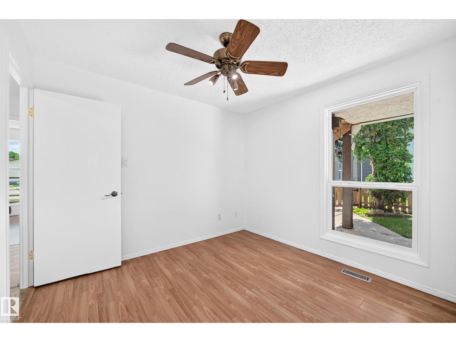 #40 3111 142 AV NW - 29