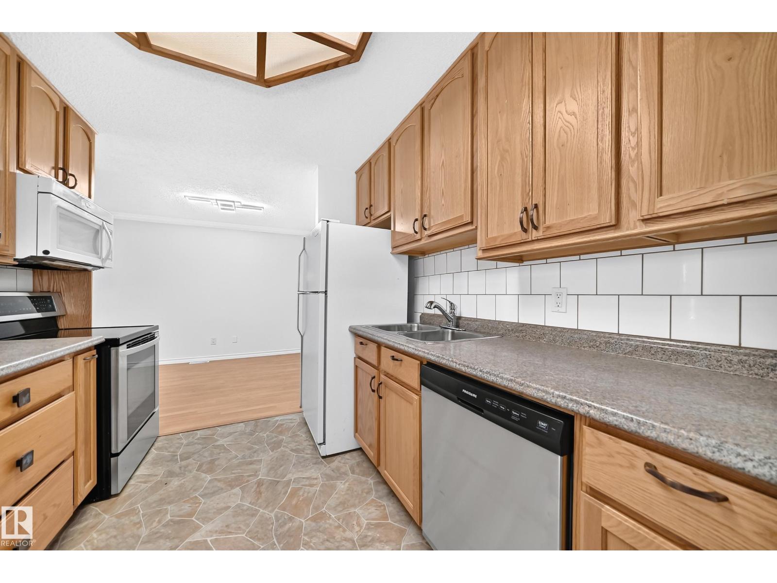#40 3111 142 AV NW - 8