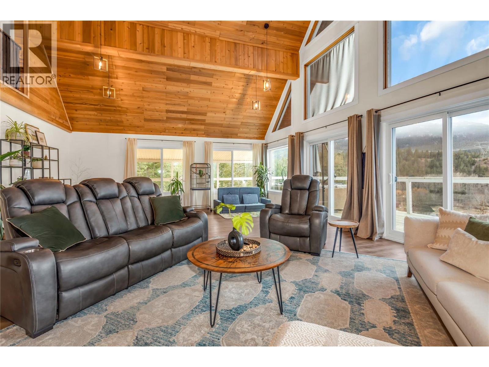 2621 Salmon River Road, Salmon Arm