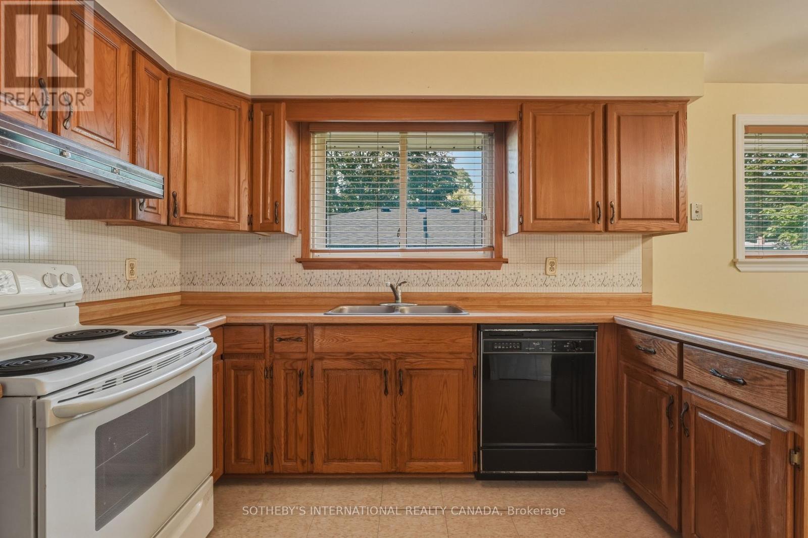 596 MAYSTONE COURT - 10