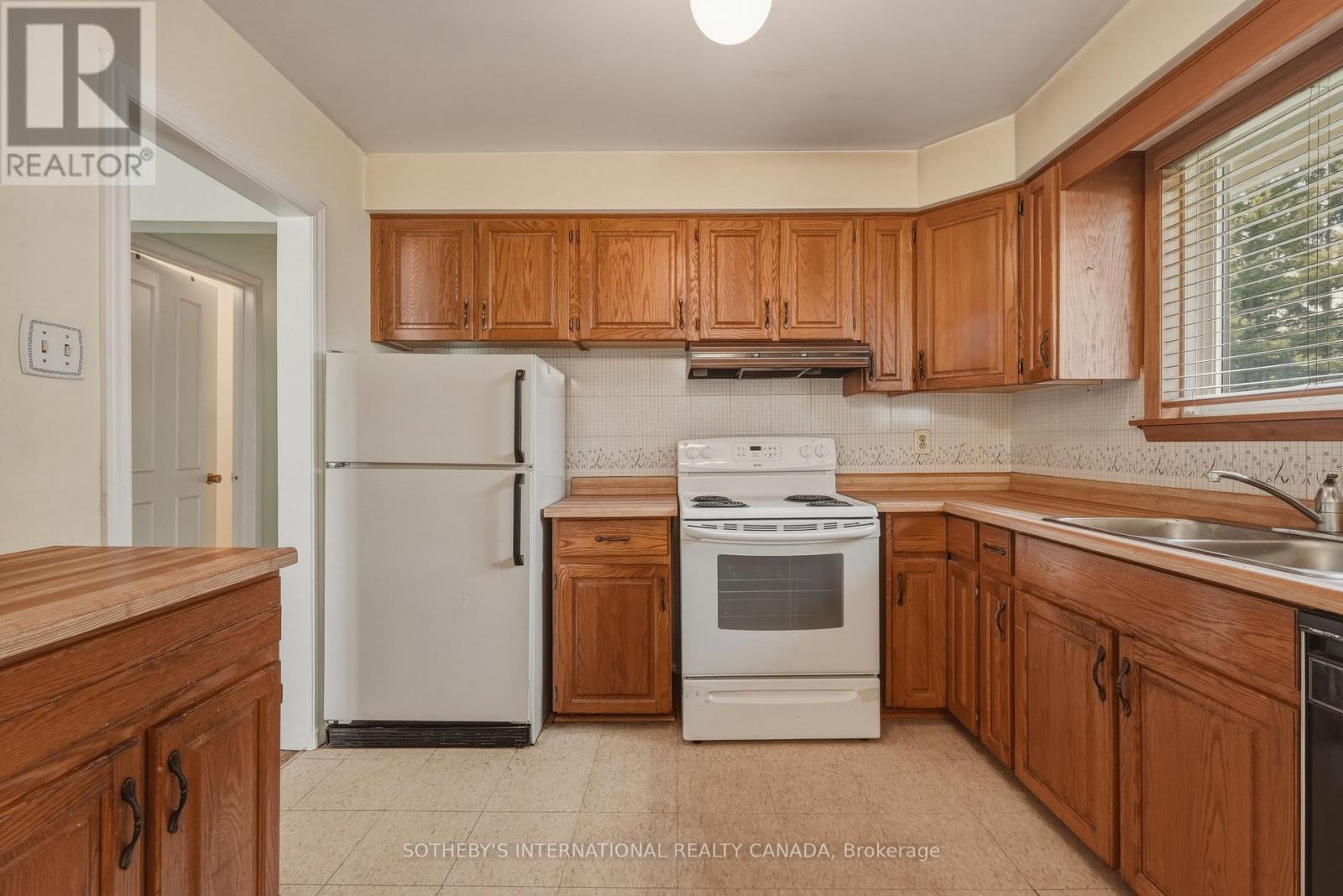 596 MAYSTONE COURT - 12
