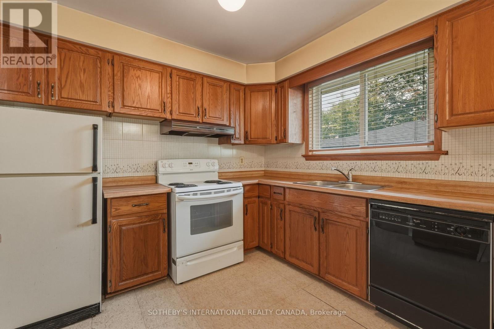 596 MAYSTONE COURT - 13