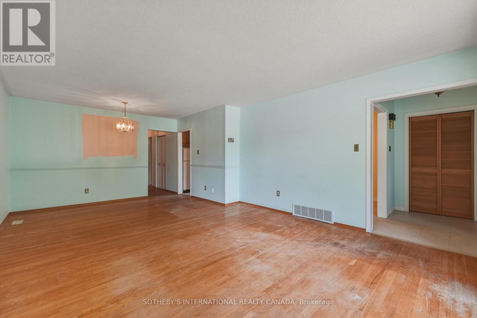 596 MAYSTONE COURT - 19