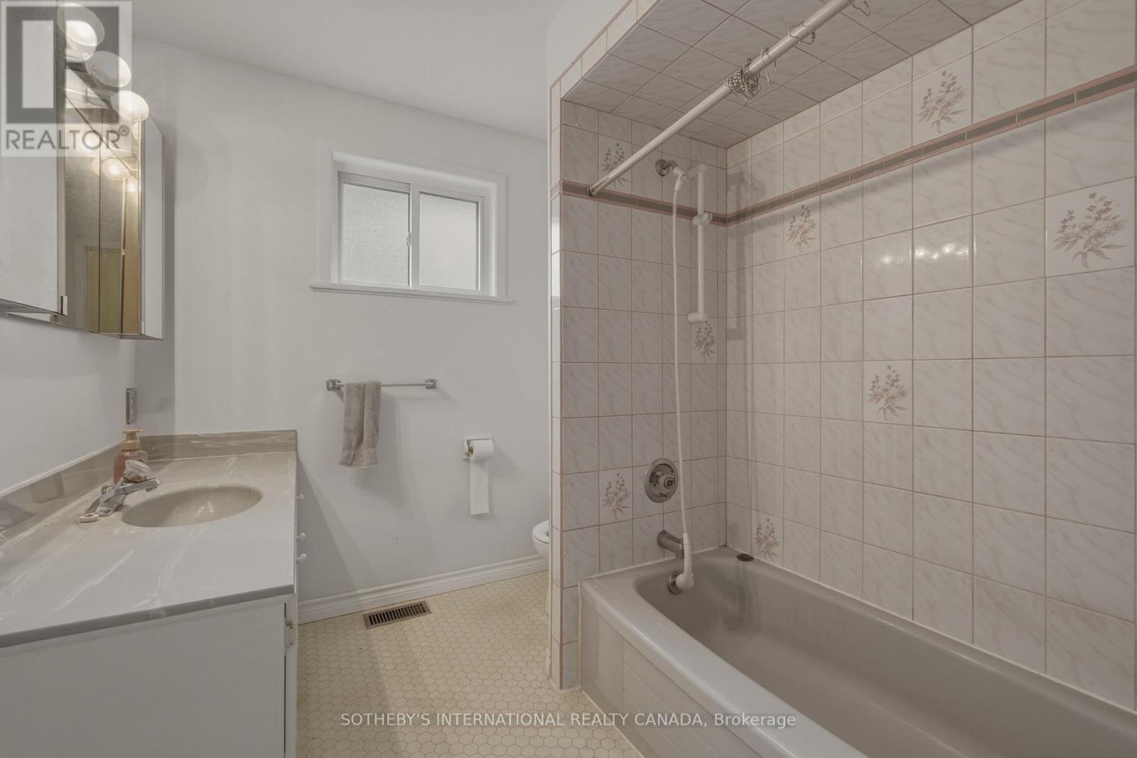 596 MAYSTONE COURT - 23