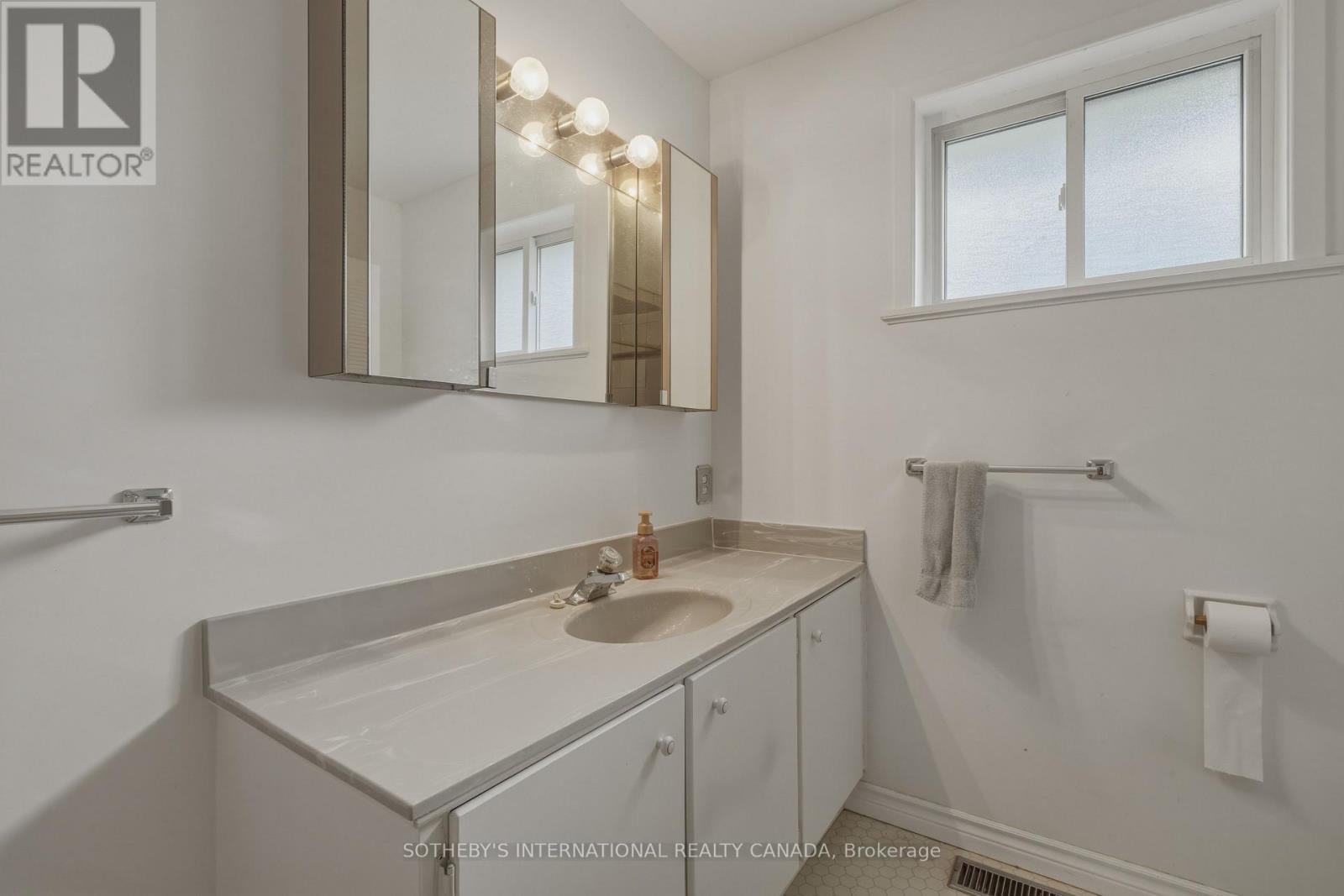 596 MAYSTONE COURT - 24