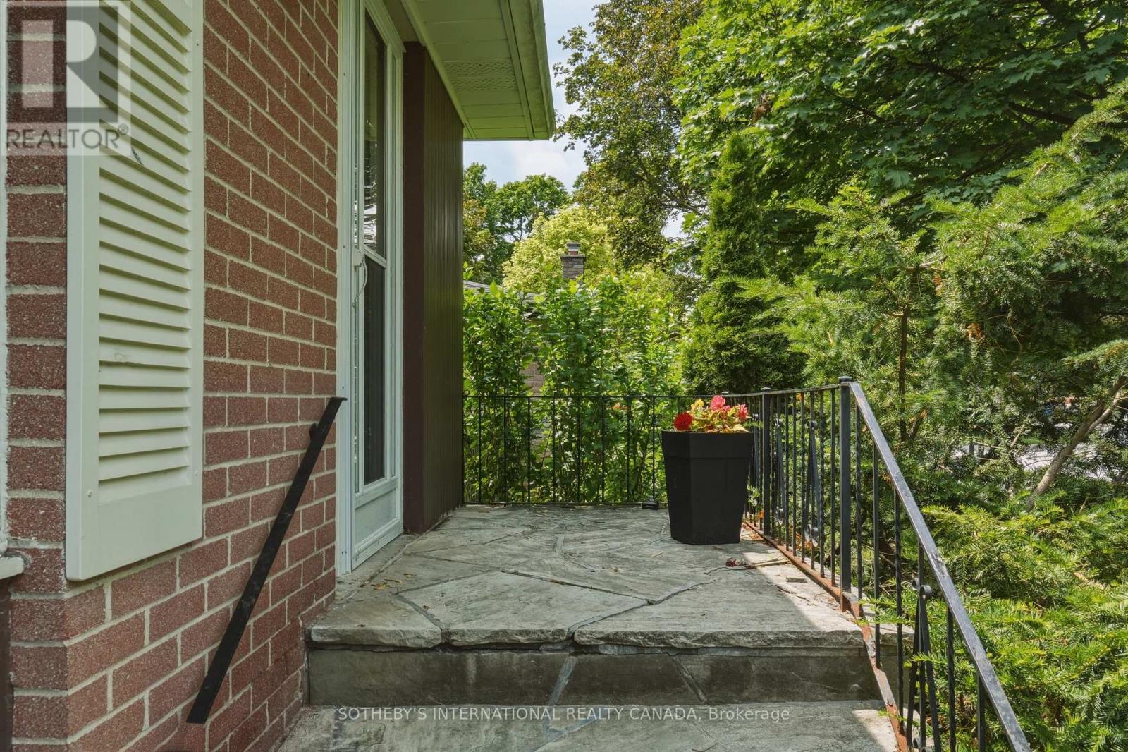596 MAYSTONE COURT - 3