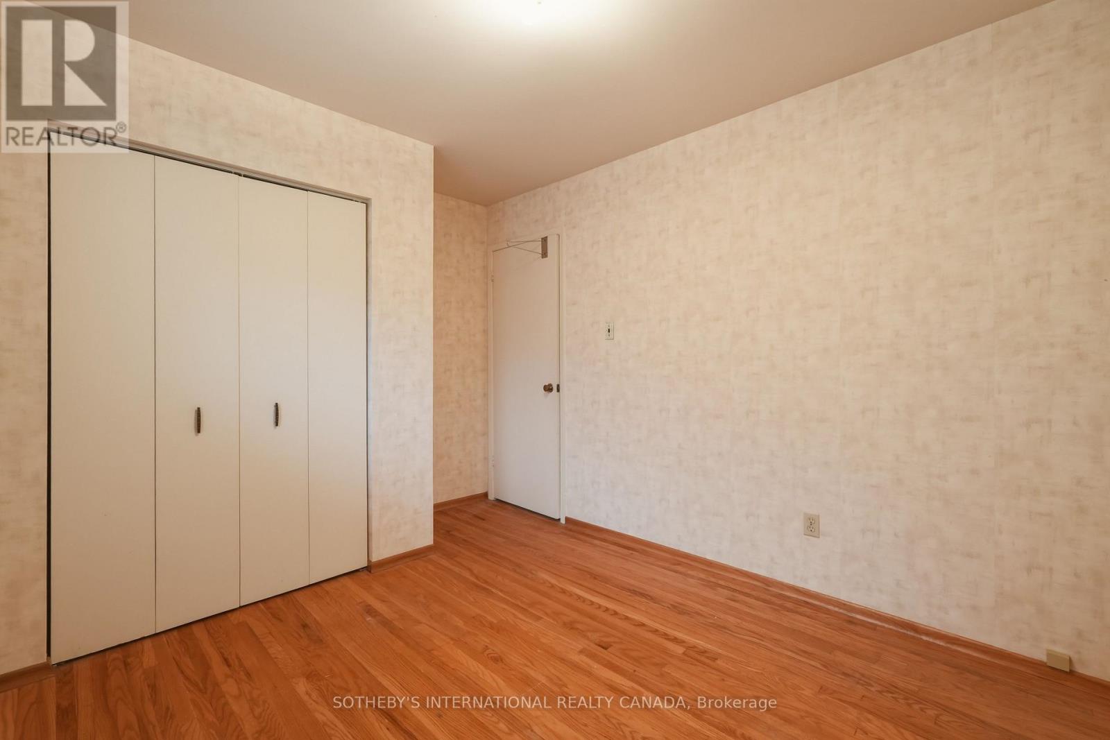 596 MAYSTONE COURT - 32