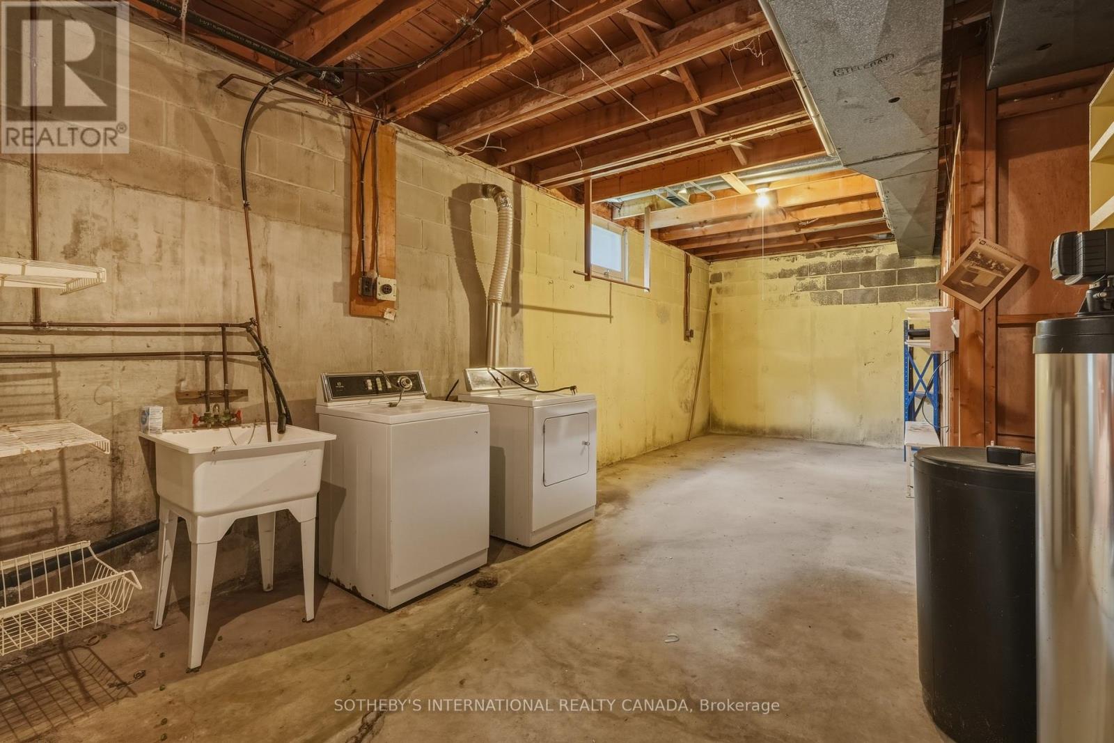 596 MAYSTONE COURT - 40