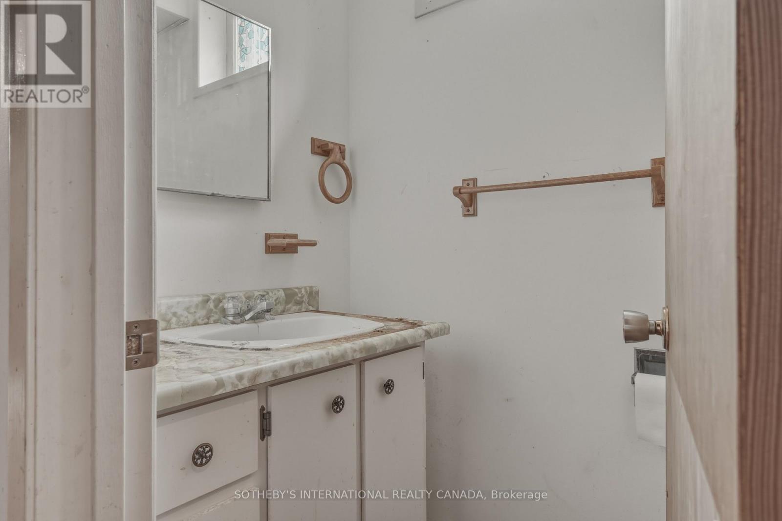 596 MAYSTONE COURT - 41