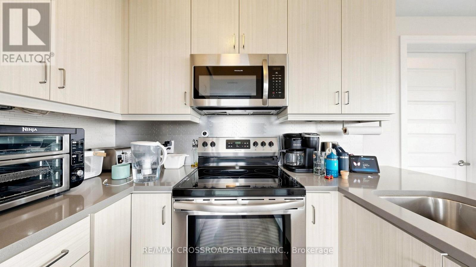 #410 2 ADAM SELLERS STREET - 16
