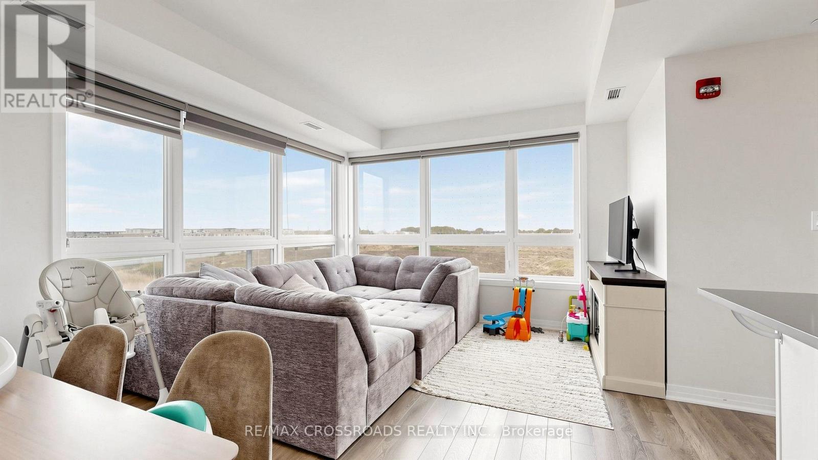 #410 2 ADAM SELLERS STREET - Image 7