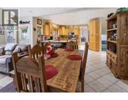 2pc Bathroom - 102 Westview Drive, Penticton, BC V2A7R2 Photo 10
